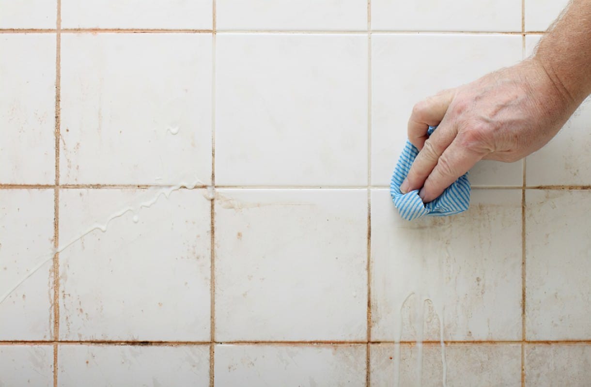 5 Natural Methods for Cleaning Shower Tiles Without Harsh Scrubbing In San Diego